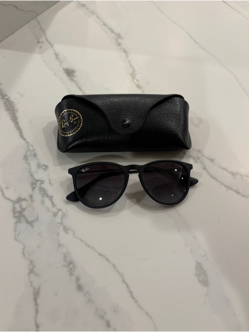 Ray-Ban Erika sunglasses, model RB4171.